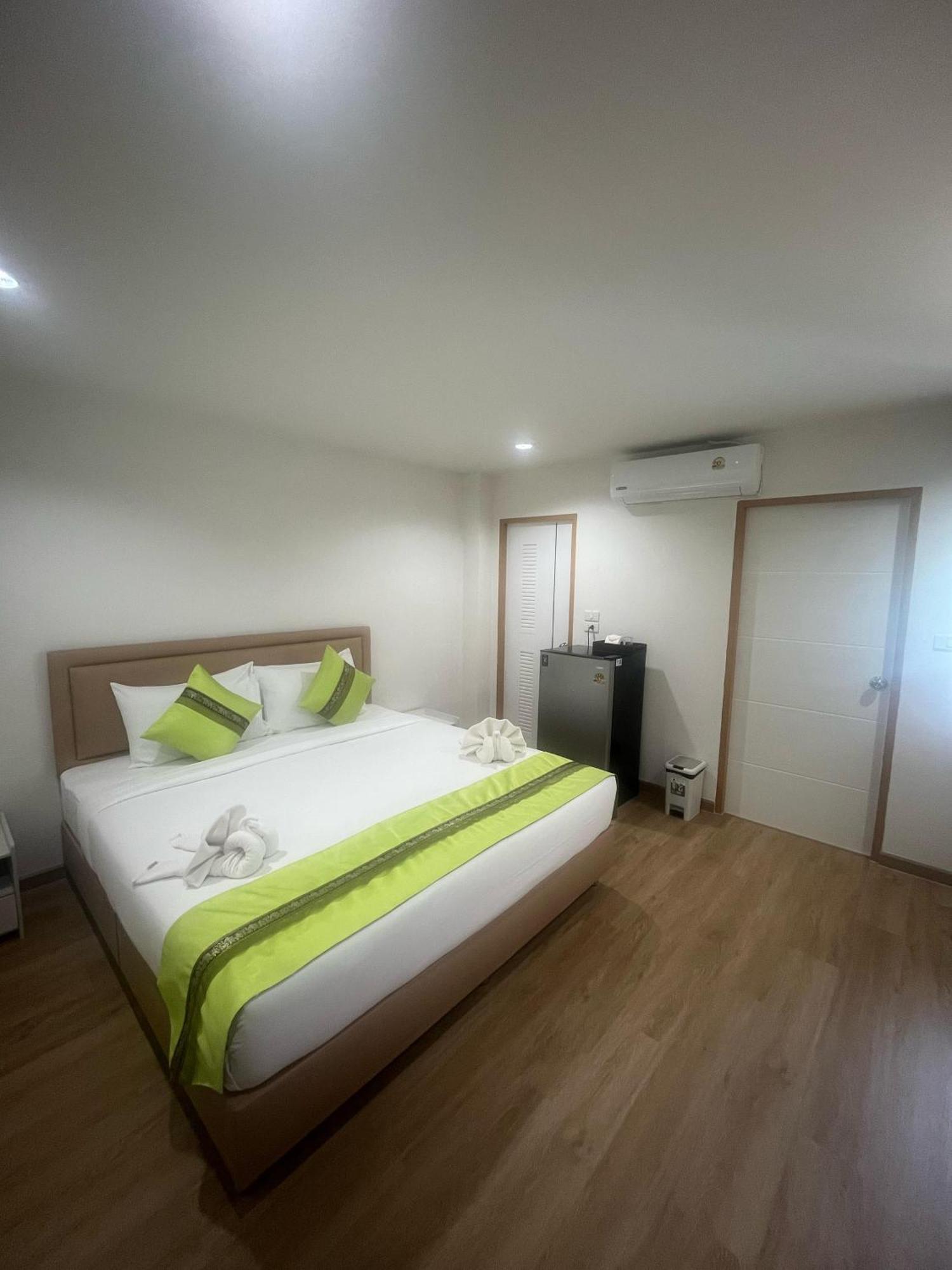 28 Boutique Hotel Patong Luaran gambar
